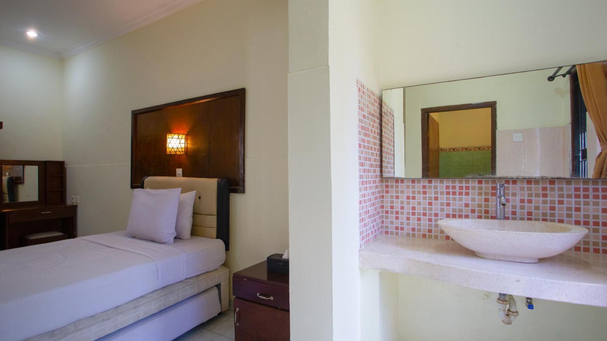 Teges Inn Kuta Kuta  Exterior photo
